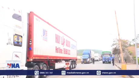 Xuất khẩu lô hàng đầu tiên qua Lối mở Cầu phao sau kỳ nghỉ Tết