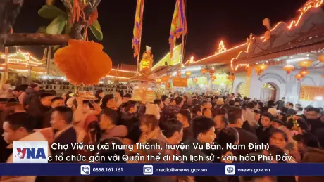 Xuyên đêm trẩy hội chợ Viềng