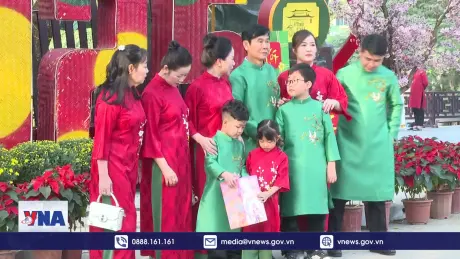 Nét đẹp áo dài du xuân