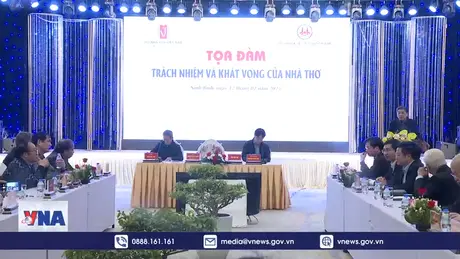 Nêu cao trách nhiệm và khát vọng của nhà thơ