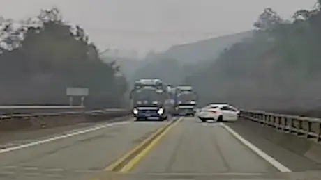 Quay đầu ô tô trên cao tốc, lái xe bị phạt 35 triệu đồng và trừ 10 điểm giấy phép lái xe