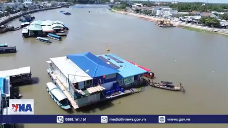 Đình chỉ bè du lịch có du khách rơi xuống sông ở chợ nổi Cái Răng