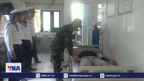 Bệnh xá đảo Song Tử Tây mổ cấp cứu thành công cho ngư dân