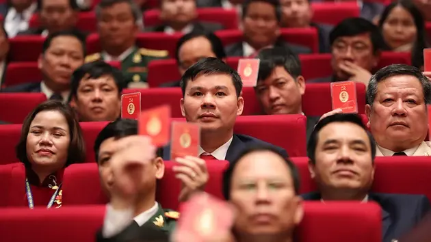 Bộ Chính trị chỉ đạo sớm trình chủ trương sáp nhập một số tỉnh, tạm dừng Đại hội đảng cấp huyện, xã