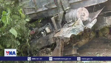 Thông tuyến đường sắt Bắc - Nam qua Hà Tĩnh sau sự cố lật tàu hàng