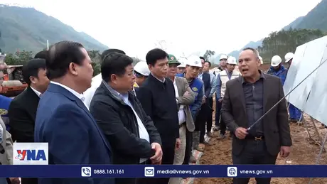 Phó Thủ tướng Chính phủ Nguyễn Chí Dũng làm việc tại Hòa Bình 