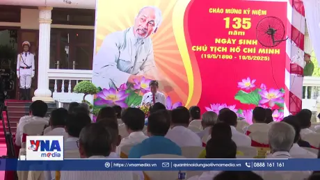 Hậu Giang tổ chức báo công, dâng hương viếng Bác