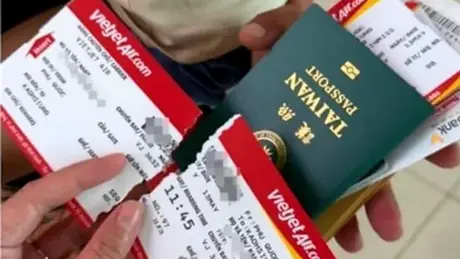 Tạm đình chỉ công tác cán bộ cửa khẩu vì xé thẻ lên máy bay của khách