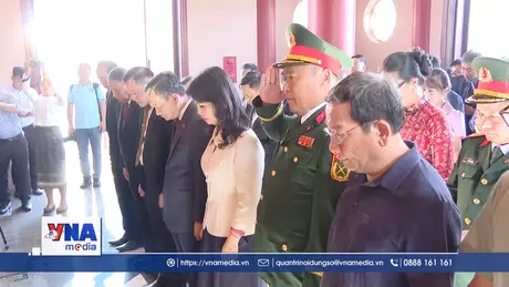 Người Việt tại Lào kỷ niệm 135 năm Ngày sinh Chủ tịch Hồ Chí Minh