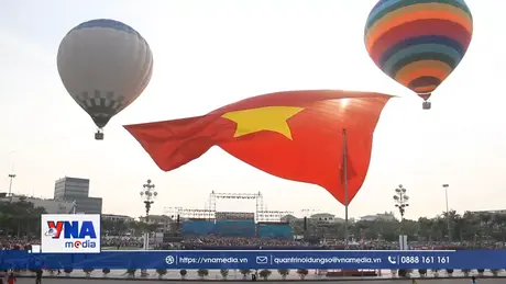 Lễ chào cờ và bay Đại kỳ Tổ quốc trên Quảng trường Hồ Chí Minh