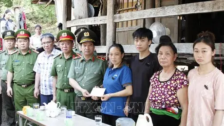 Sơn La: Thăm hỏi, động viên gia đình Tổ trưởng bảo vệ an ninh trật tự cơ sở hy sinh khi thực hiện nhiệm vụ 
