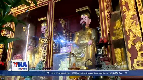 Phó Chủ tịch Quốc hội Nguyễn Thị Thanh dâng hương tại Đền Đô