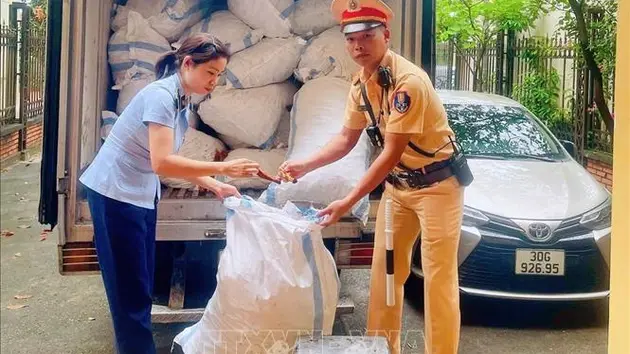 Hà Nội: Bắt giữ 1,4 tấn chân gà thành phẩm không rõ nguồn gốc xuất xứ