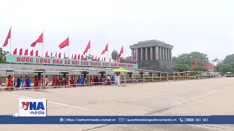 Tạm dừng tổ chức viếng Lăng Chủ tịch Hồ Chí Minh