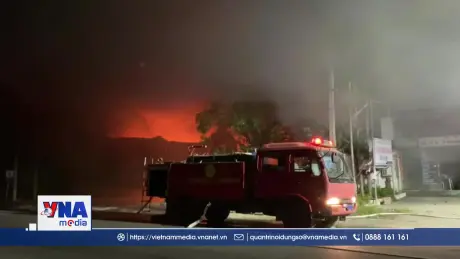 Nỗ lực dập tắt vụ cháy xưởng may ở Tứ Kỳ, Hải Dương