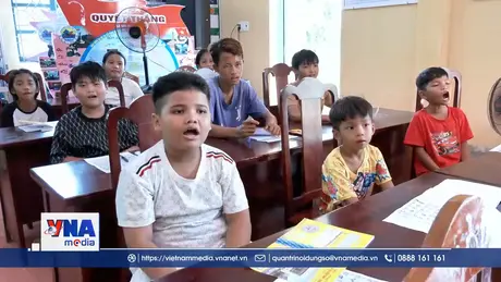 Bộ đội Biên phòng dạy tiếng Khmer cho học sinh biên giới biển