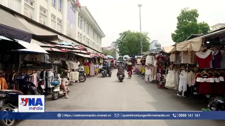Các chợ trầm lắng, tiểu thương lo bị thu hàng nếu thiếu hóa đơn
