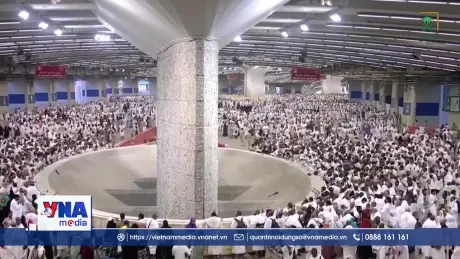 Người Hồi giáo thực hiện nghi lễ “ném đá vào quỷ”