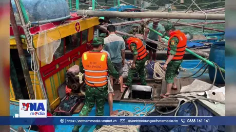Biên phòng Quảng Ninh cứu 4 ngư dân gặp nạn trên biển