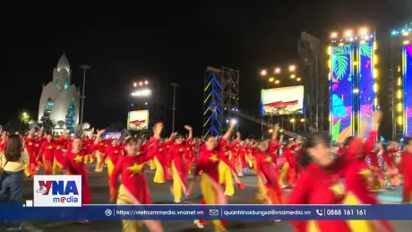 Tưng bừng Diễu hành Carnival trong Lễ hội Văn hóa - Du lịch biển Nha Trang