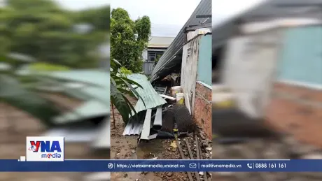 Mưa lớn kèm dông lốc làm tốc mái 7 nhà dân ở Bạc Liêu