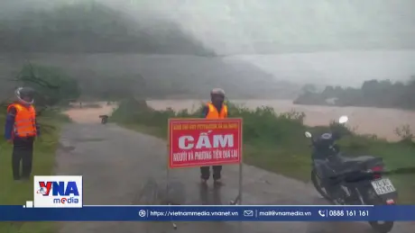 Mưa lớn, nhiều khu vực cầu tràn miền núi ngập sâu trong nước