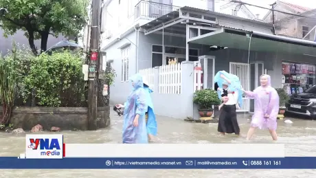 Ngập lụt giữa mùa hè, người dân Huế không kịp trở tay