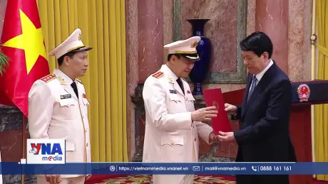 Chủ tịch nước trao quyết định thăng cấp bậc cho lãnh đạo Công an