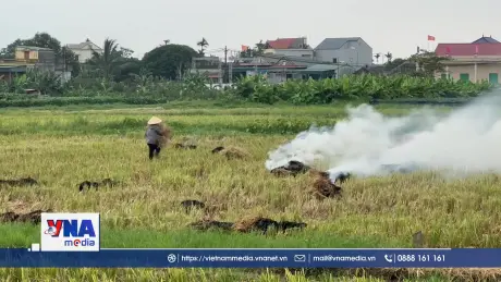 Giữa hè oi bức, không khí Hà Nội thêm ngột ngạt vì khói
