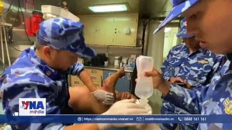 Bộ Tư lệnh Vùng Cảnh sát biển 3 cấp cứu ngư dân bị nạn trên biển
