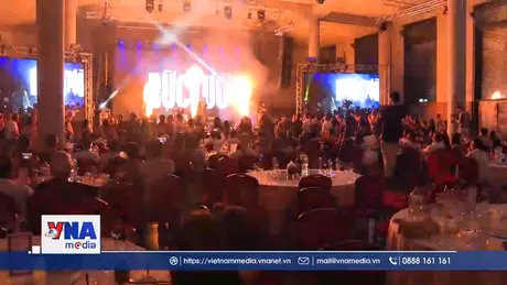 Bùng nổ đêm nhạc của “Bức Tường” tại Berlin