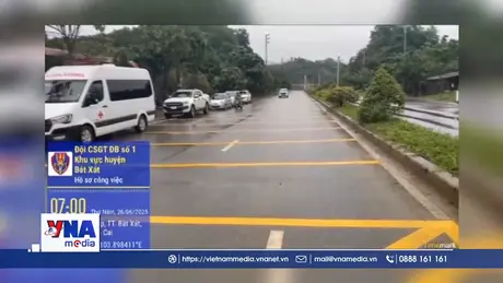 Cảnh sát giao thông Lào Cai kịp thời hỗ trợ thí sinh đến điểm thi an toàn