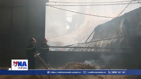 Cháy lớn tại xưởng tái chế phế thải ở Hưng Yên