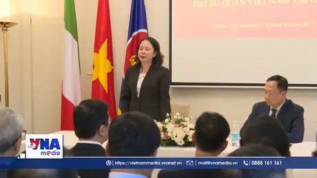 Phó Chủ tịch nước Võ Thị Ánh Xuân gặp nhân viên ĐSQ Việt Nam tại Italy