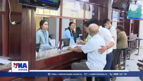 Cấp xã Khánh Hòa vừa làm việc vừa lắng nghe ý kiến người dân