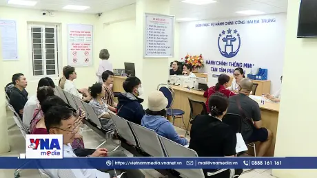 Nhiều người dân đăng kí cấp sổ đỏ lần đầu tại xã
