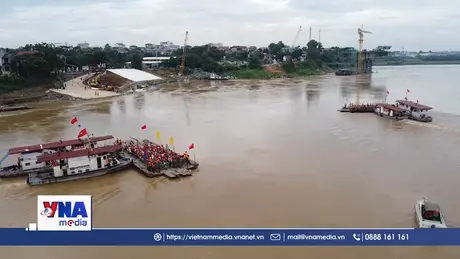 Vận hành lại phà quân sự tại khu vực cầu Phong Châu