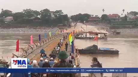 Cầu phao Phong Châu hoạt động trở lại