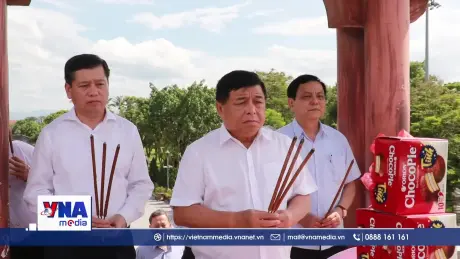 Phó Thủ tướng Nguyễn Chí Dũng dâng hương các Anh hùng liệt sỹ 