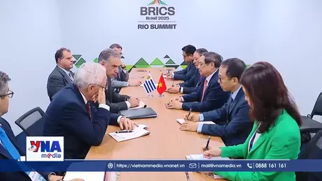 Thủ tướng Phạm Minh Chính gặp Tổng thống Uruguay