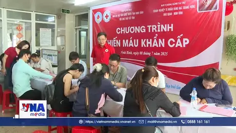 Hàng trăm tình nguyện viên tham gia chương trình “Hiến máu khẩn cấp”