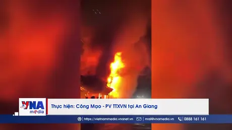 Giải cứu kịp thời bé trai mắc kẹt trong ngôi nhà cháy