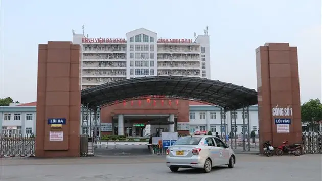 Bệnh viện Đa khoa tỉnh Ninh Bình cấp cứu các nạn nhân trong vụ tai nạn giao thông trên đường cao tốc
