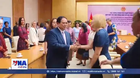 Thủ tướng Phạm Minh Chính gặp mặt các nhà ngoại giao nữ