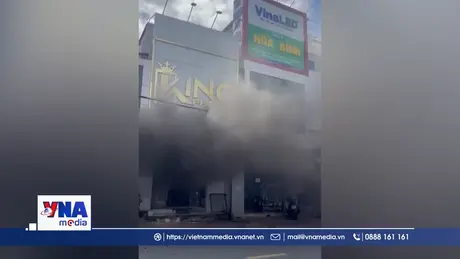 Cháy cửa hàng điện thoại ở trung tâm Cần Thơ