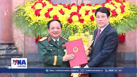 Chủ tịch nước trao quyết định thăng quân hàm, cấp bậc hàm cho sỹ quan cao cấp Quân đội và Công an