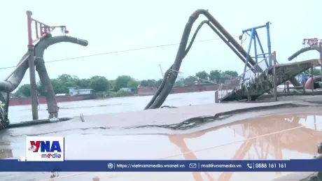 Ninh Bình bắt quả tang phương tiện khai thác cát trái phép trên sông Đào