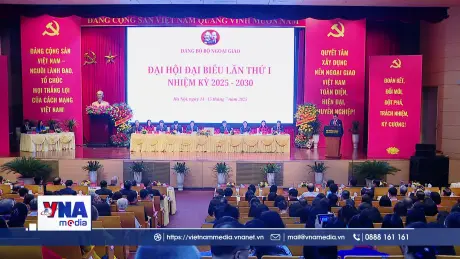 Xây dựng Đảng bộ và ngành Ngoại giao vững mạnh toàn diện