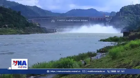 Mở cửa xả đáy thứ 2 hồ thủy điện Hòa Bình