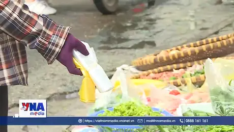 Chợ ở Hà Nội tiến tới không sử dụng túi ni lông